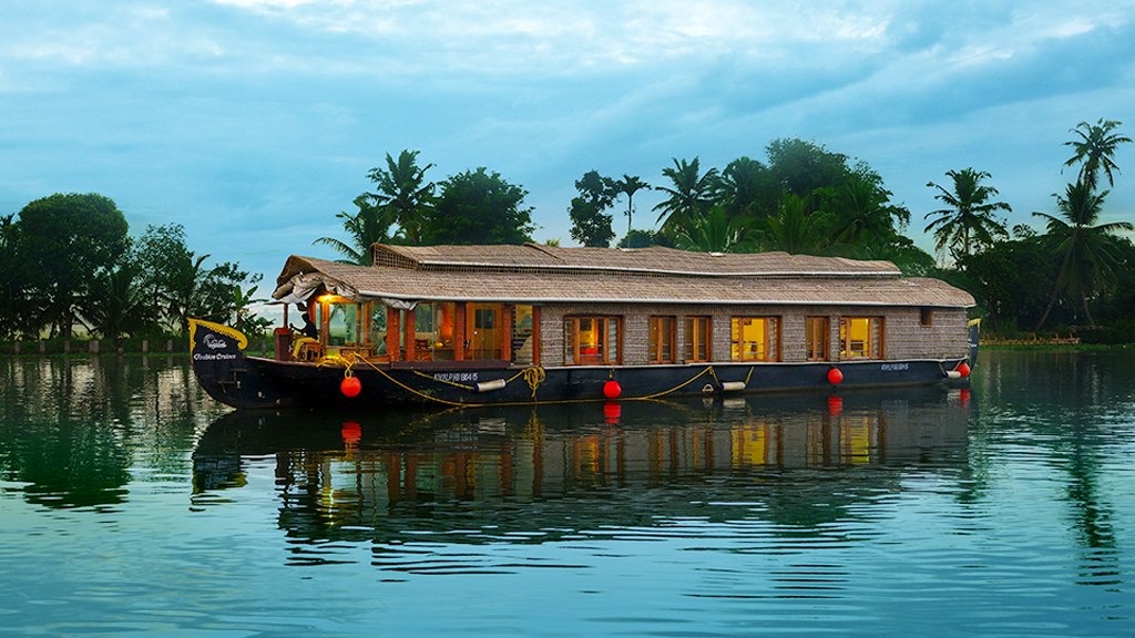 Kerala – Munnar, Thekkady & Alleppey 4 Nights / 5 Days Package